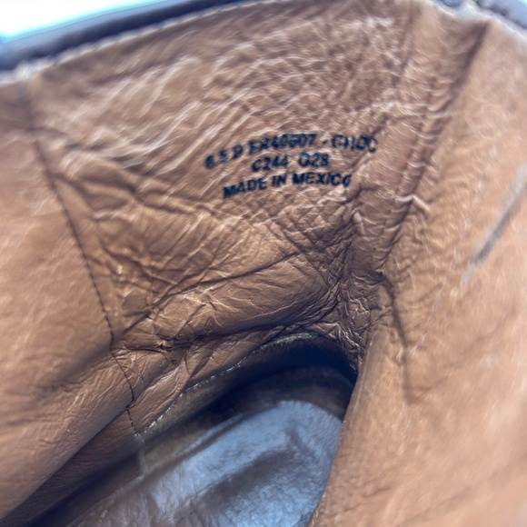 Frye Veronica Inside Zip Distressed Leather Booties Size 8.5. - Picture 8 of 16